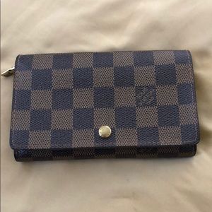 LV Damier wallet